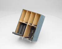 FK 1074
<br/>
Koolspitsen voor de booglampen
<br/>
<em>A. Dohtkohle C-Scheinwerfer Sieme (1875-1899)</em>